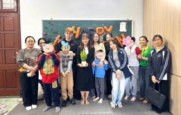 Trung tâm Hừng Đông đón sinh viên Trường Đại học Giáo dục – ĐHQGHN đến quan sát hành vi trẻ